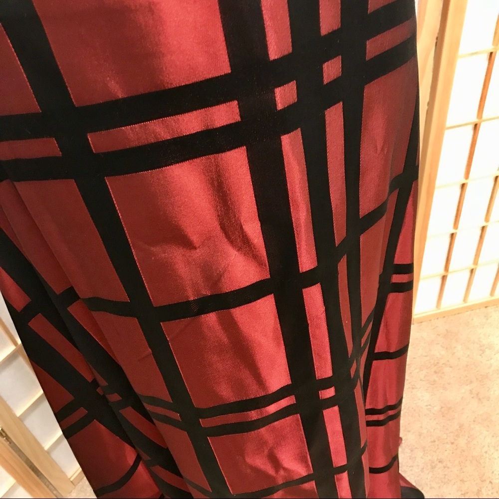 D22_JS COLLECTION. Crimson red/black plaid maxi skirt - Picture 2 of 12